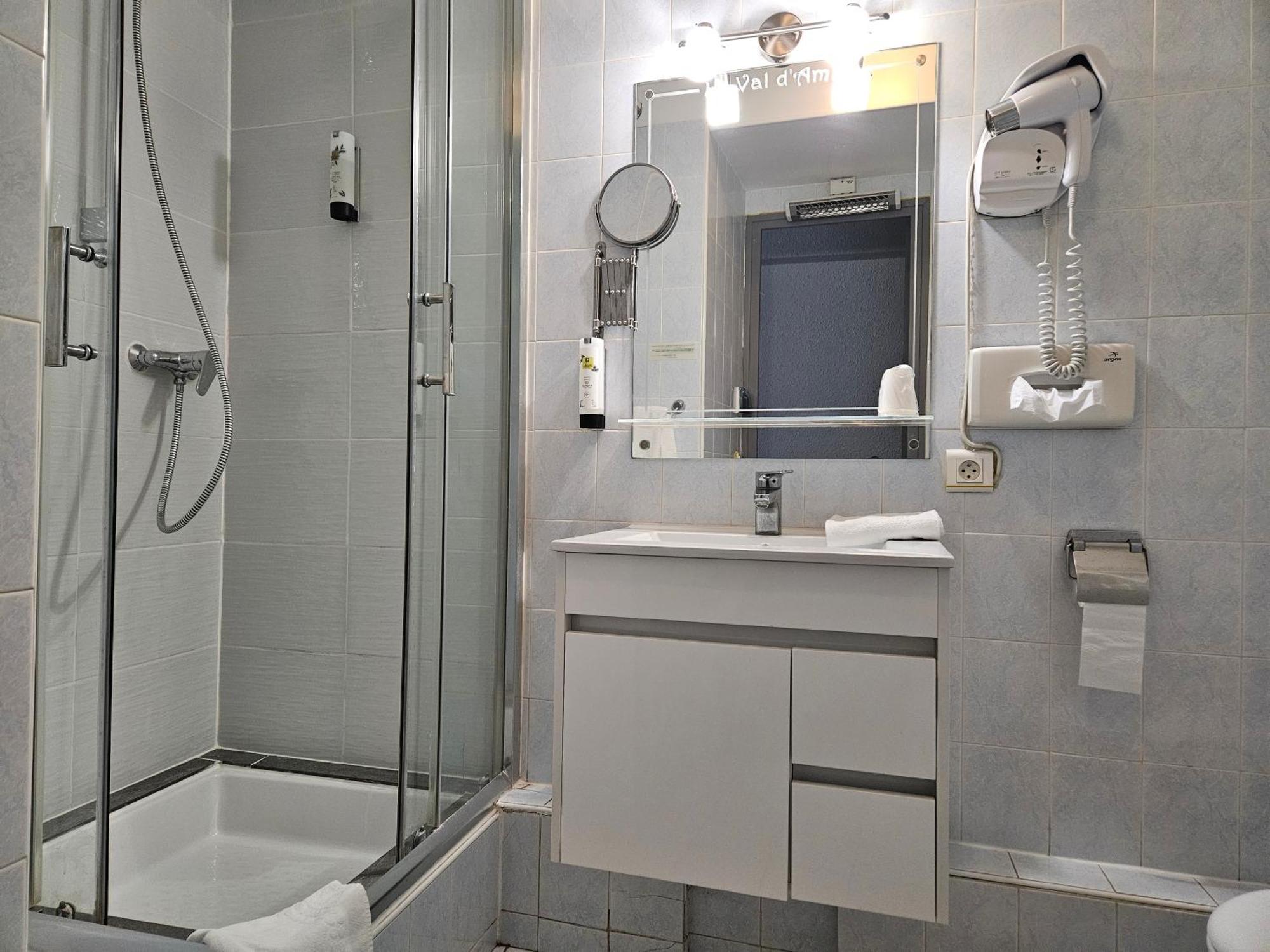 Hotel Le Val D'Amby Hieres-Sur-Amby Zewnętrze zdjęcie