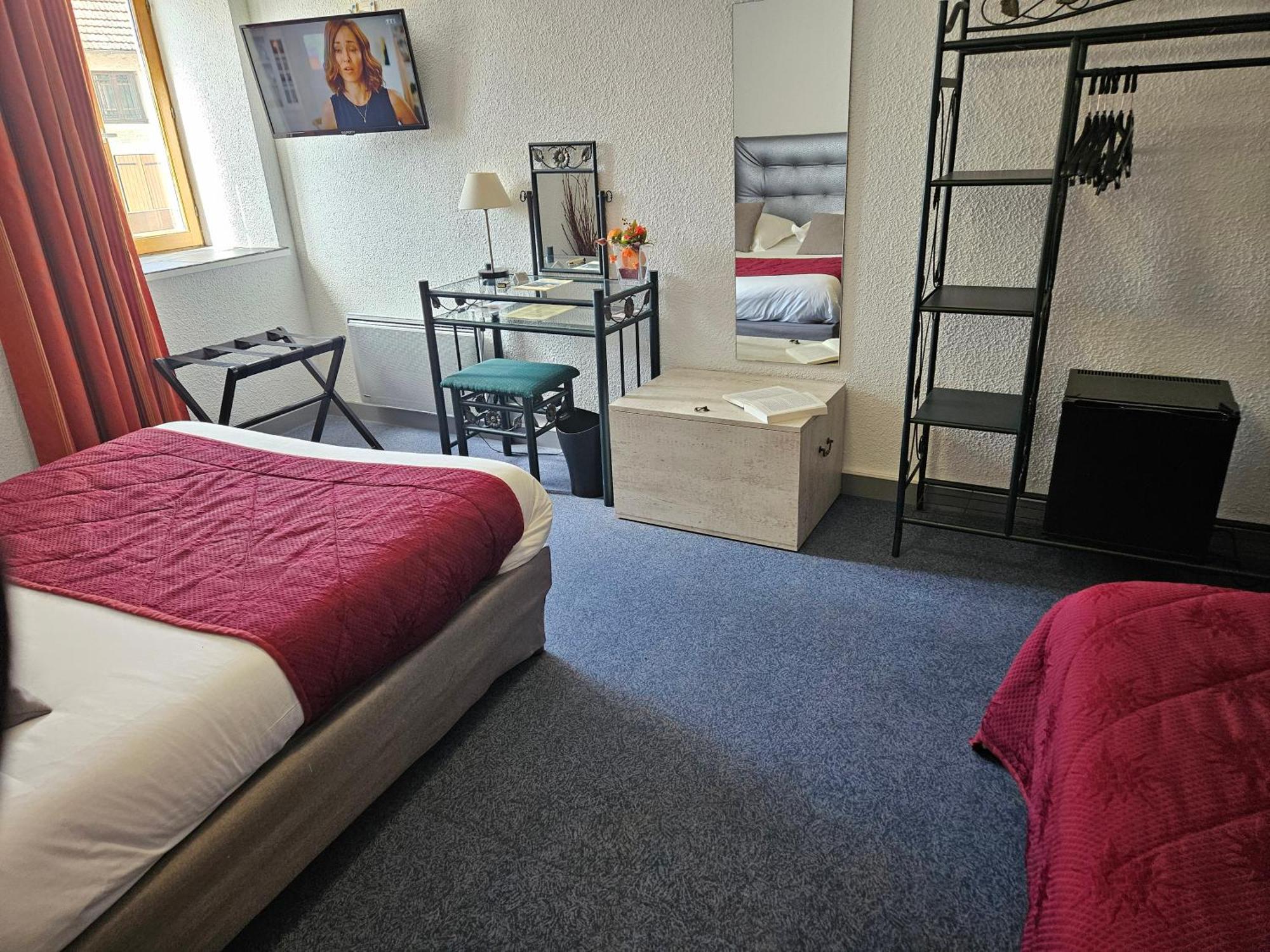 Hotel Le Val D'Amby Hieres-Sur-Amby Zewnętrze zdjęcie